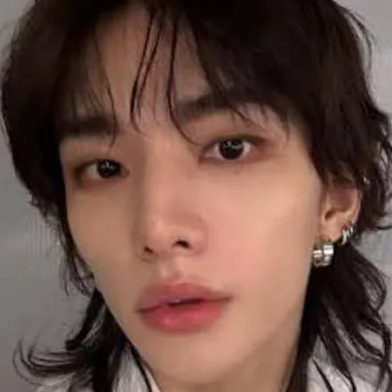chat with ai character: •<<hyunjinnie>>•