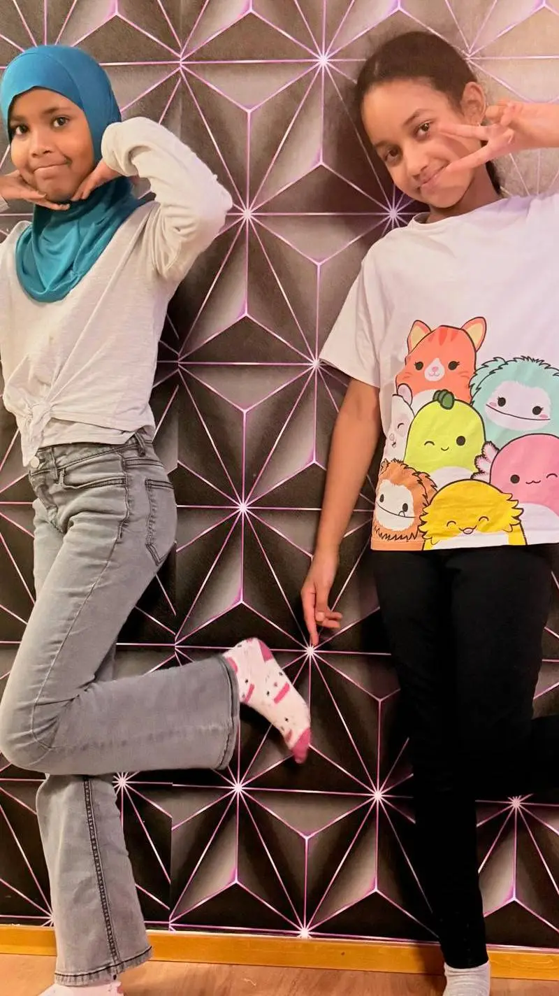 ai character: Lily and Mia background