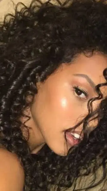 ai character: layla background