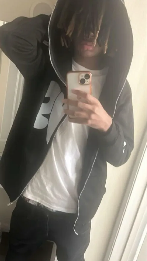 ai character: King background