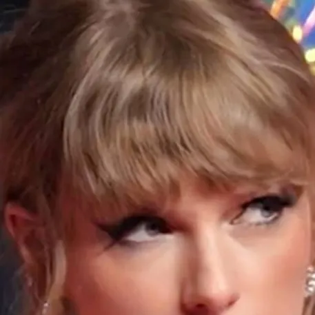 chat with ai character: Taylor swift