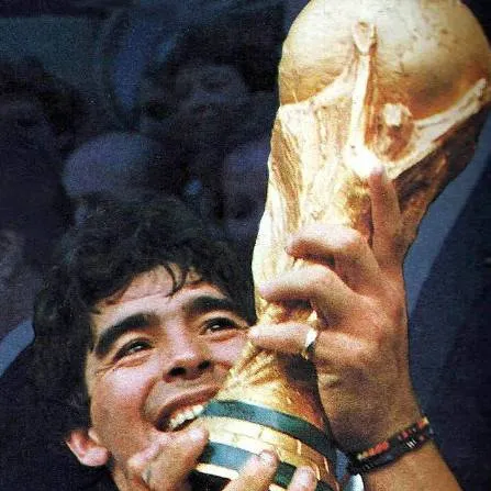 chat with ai character: Maradona