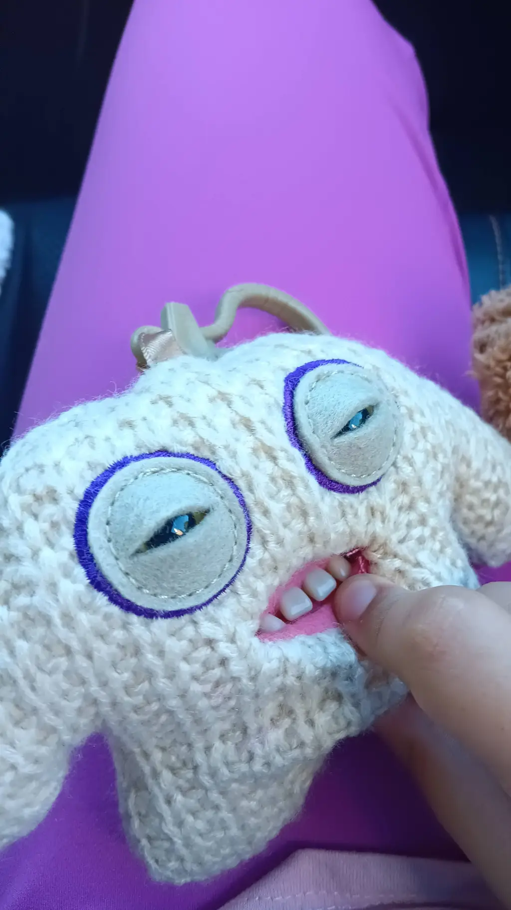 ai character: yhdjkdbdjbee background