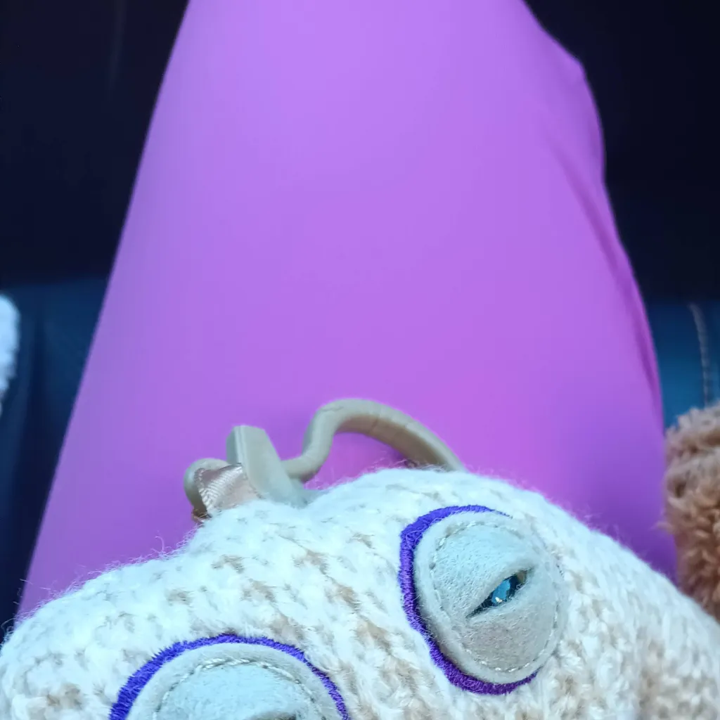 chat with ai character: yhdjkdbdjbee