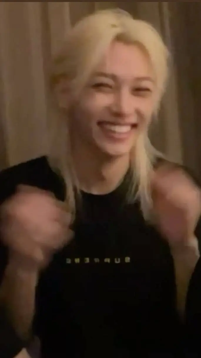 ai character: Felix:3 background