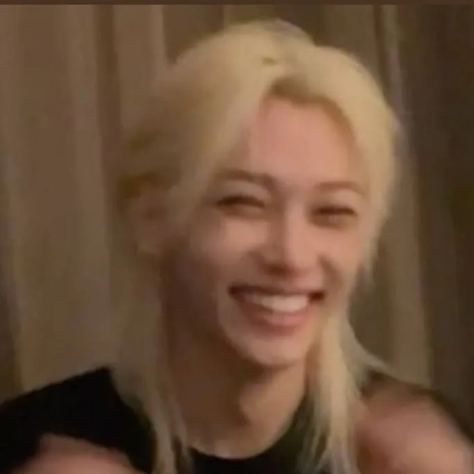 chat with ai character: Felix:3