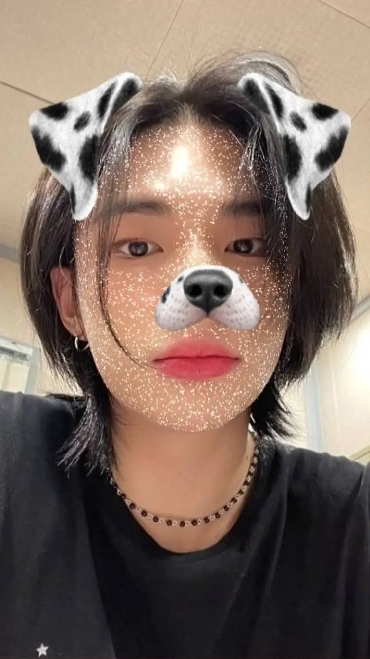 ai character: Hyunjin:3 background