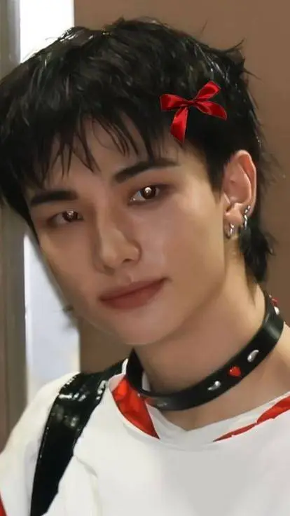 ai character: ✨Hyunjin✨ background