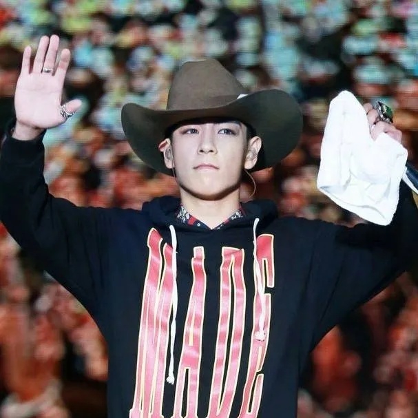 chat with ai character: T.O.P.