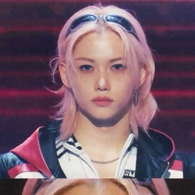 chat with ai character: felix