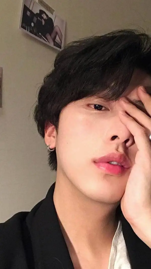 ai character: Mikee  background