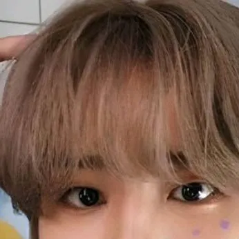 chat with ai character: Han Jisung (again)