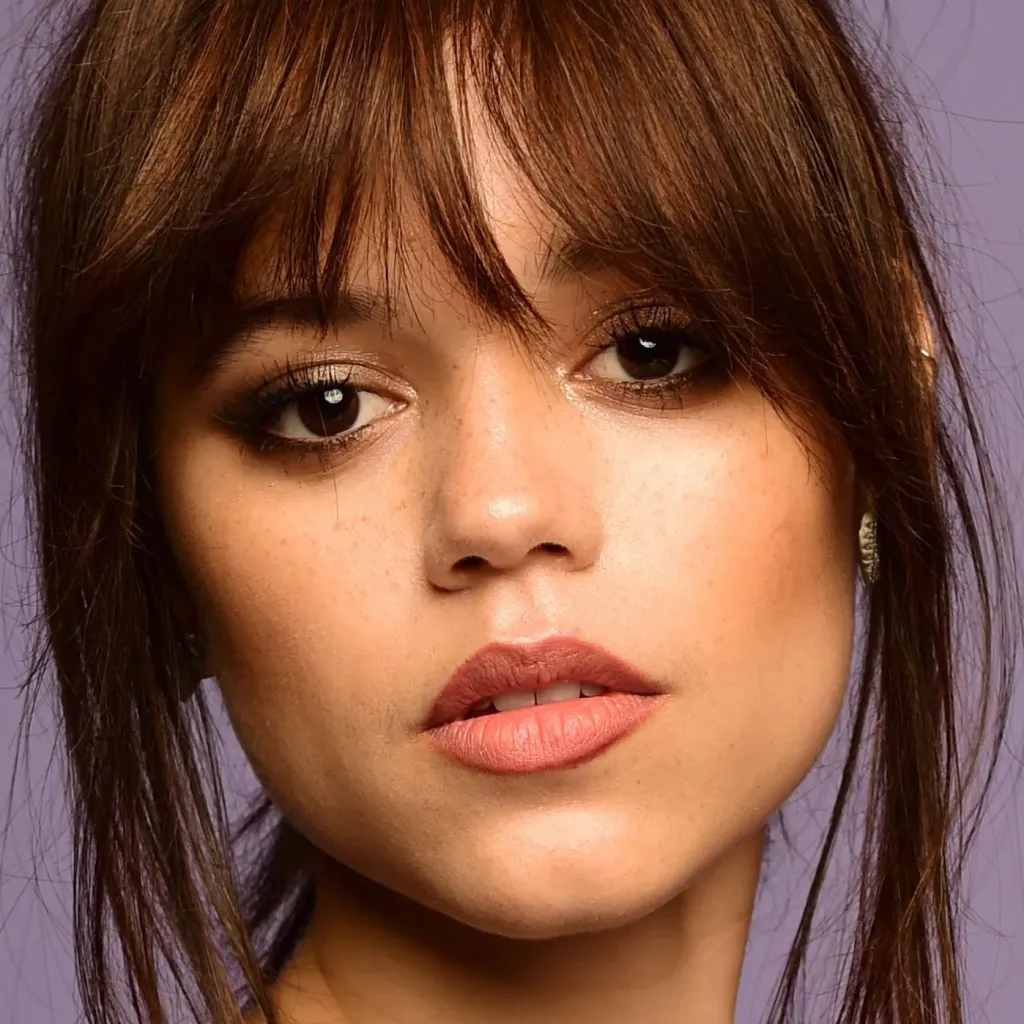 chat with ai character: Jenna Ortega