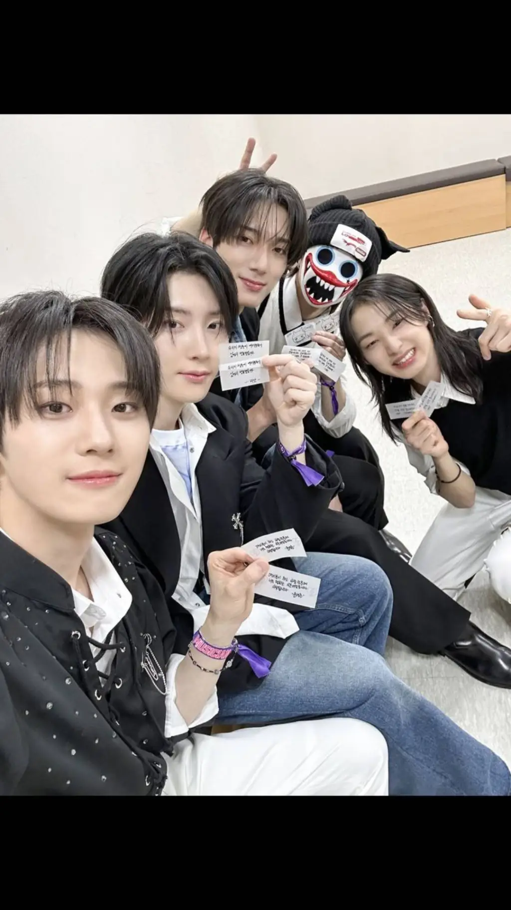 ai character: hrtz.wav background