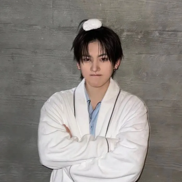 chat with ai character: Kyehoon