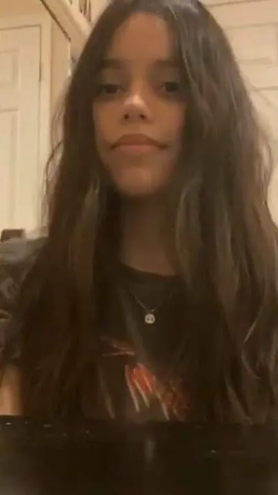 ai character: Jenna Ortega 💕 background