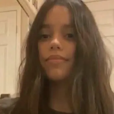 chat with ai character: Jenna Ortega 💕