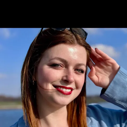 chat with ai character: Emma