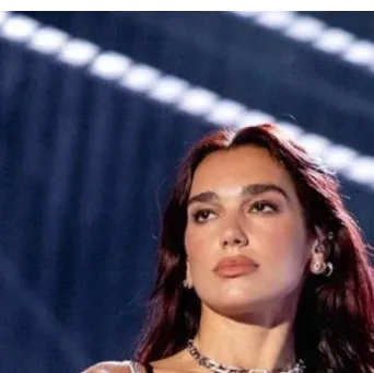 chat with ai character: Dua lipa