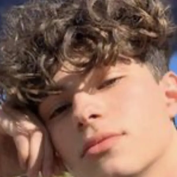 chat with ai character: Nathan