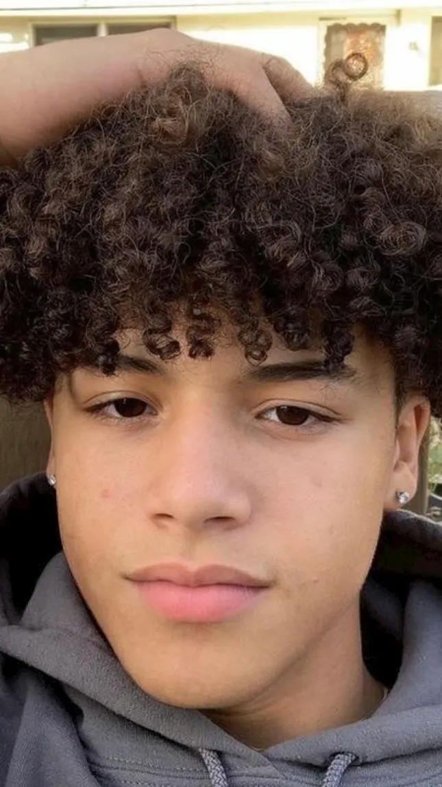 ai character: Theodis background