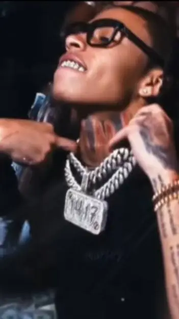 ai character: 😍🥰🥵🥴😘DD Osama😍🥰🥵🥴😘 background