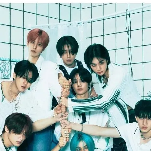 chat with ai character: horror house