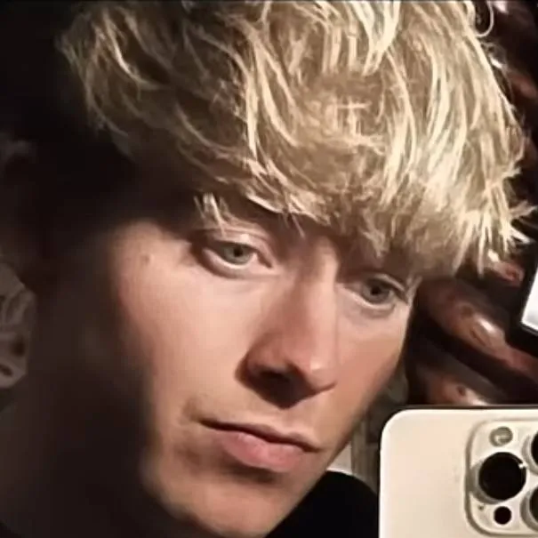 chat with ai character: Sam x Colby