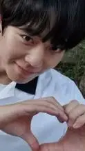 ai character: Weak hero AU background