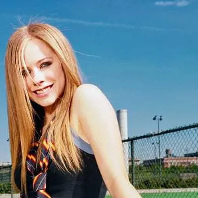 chat with ai character: Romy Walters