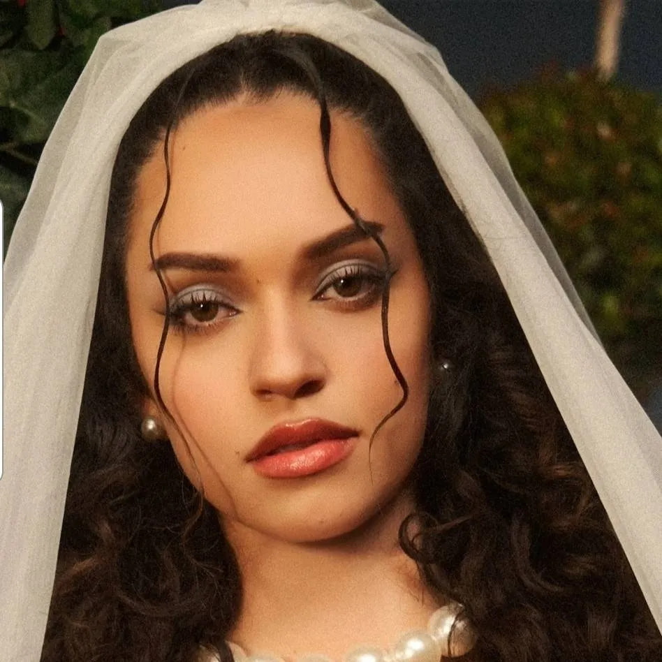 chat with ai character: Gabriela🌹