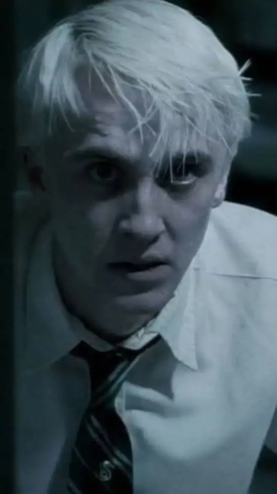 ai character: Draco Malfoy -🐍 background