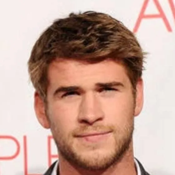 chat with ai character: Liam Hemsworth