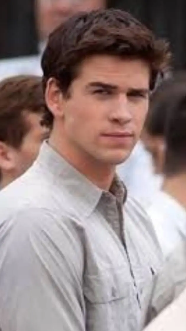 ai character: Liam Hemsworth background