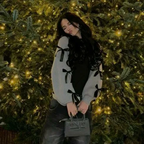 chat with ai character: Chiara 🤍