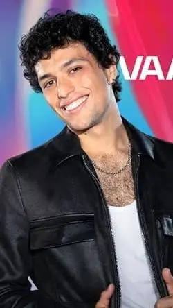 ai character: Tinho background