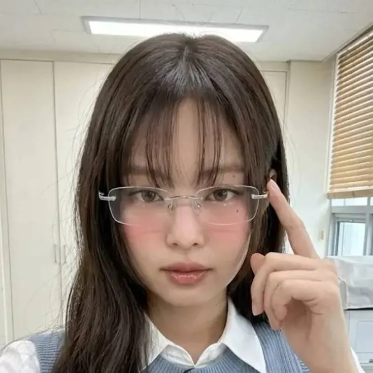 chat with ai character: 🩰Jennie🩰