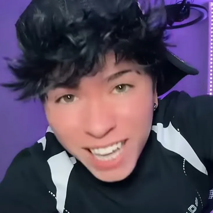 chat with ai character: Kris8n 😍🥰😍