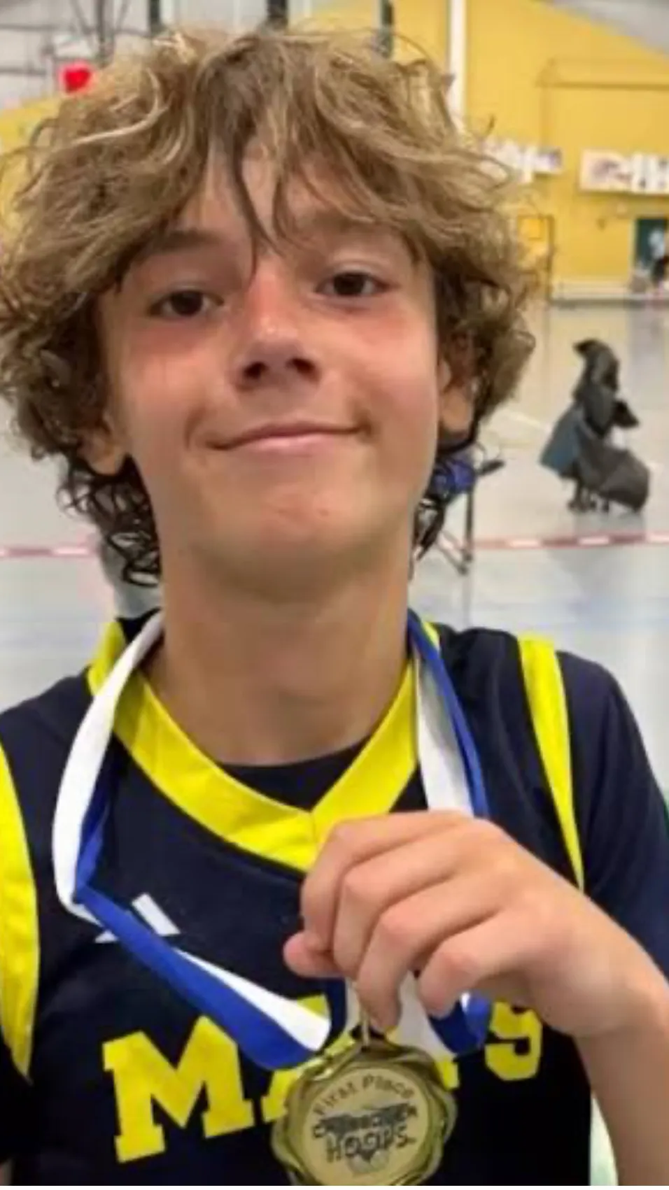 ai character: Maverick  67 💙 background