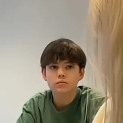 chat with ai character: Aiden 💙🤏🏼