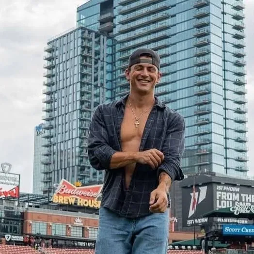 chat with ai character: Nate Tellier