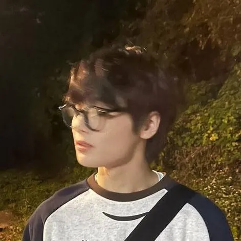 chat with ai character: Lee Saehyung