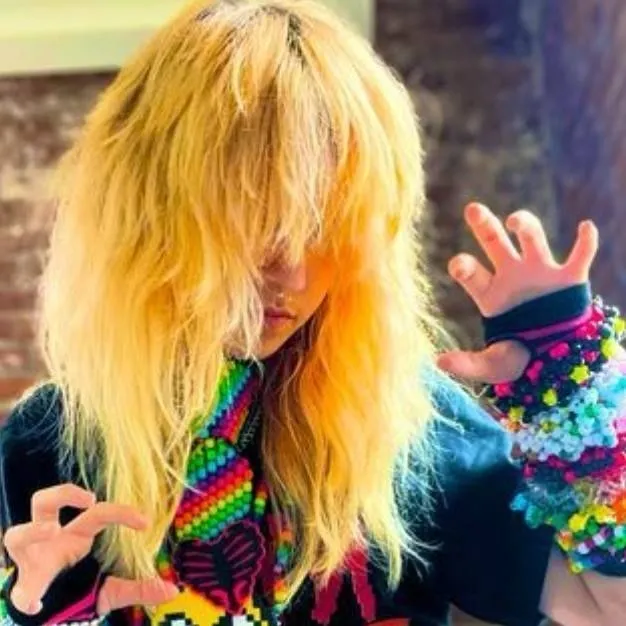 chat with ai character: Carson