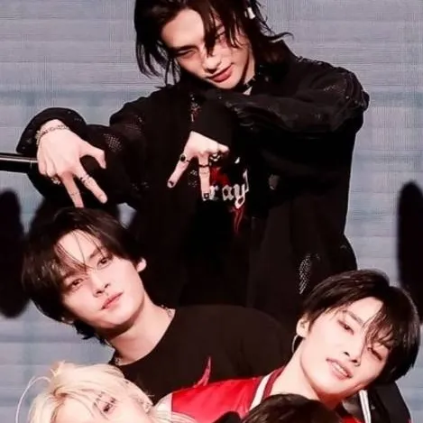 chat with ai character: Straykids