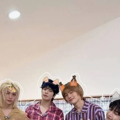 chat with ai character: Skz dance practice