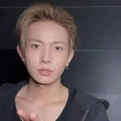 chat with ai character: skz argue