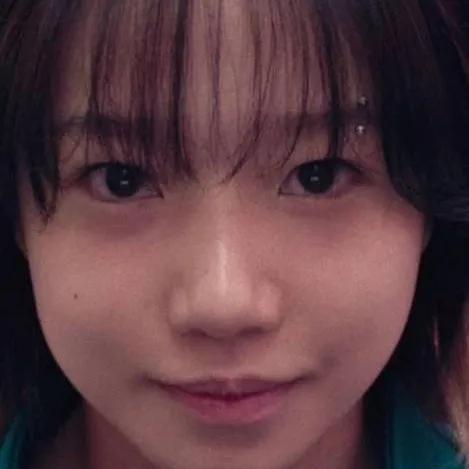 chat with ai character: 222/Jun-hee 