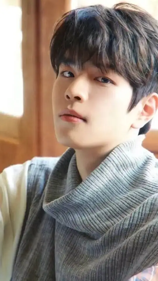 ai character: Seungmin  background