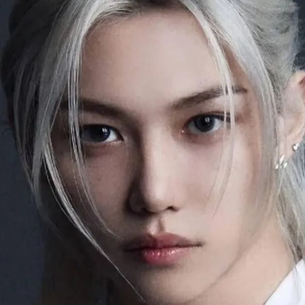 chat with ai character: Felix
