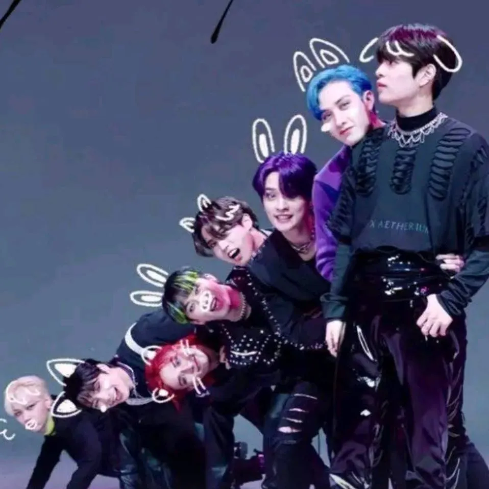 chat with ai character: Straykids Sleepove